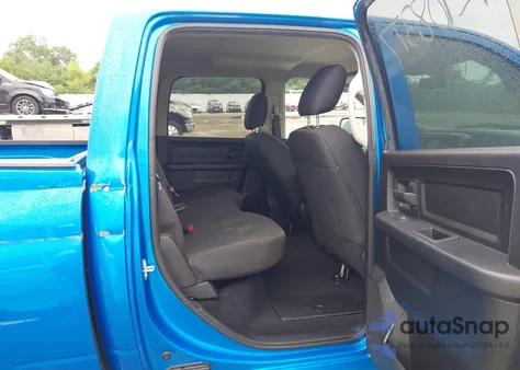 2019 Ram 1500 Classic Express 4X4 5'7 Box z USA, uszkodzony, nr VIN 1C6RR7KT9KS646780